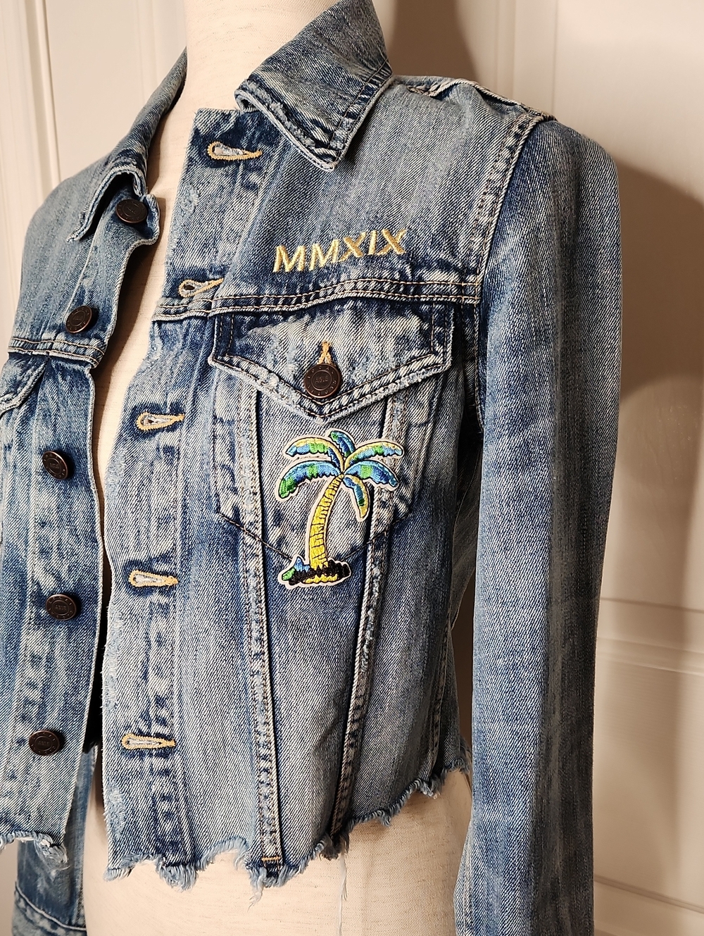 Gorgeous Things Distressed Blue Denim Jacket - See measurements - Picture 3 of 11